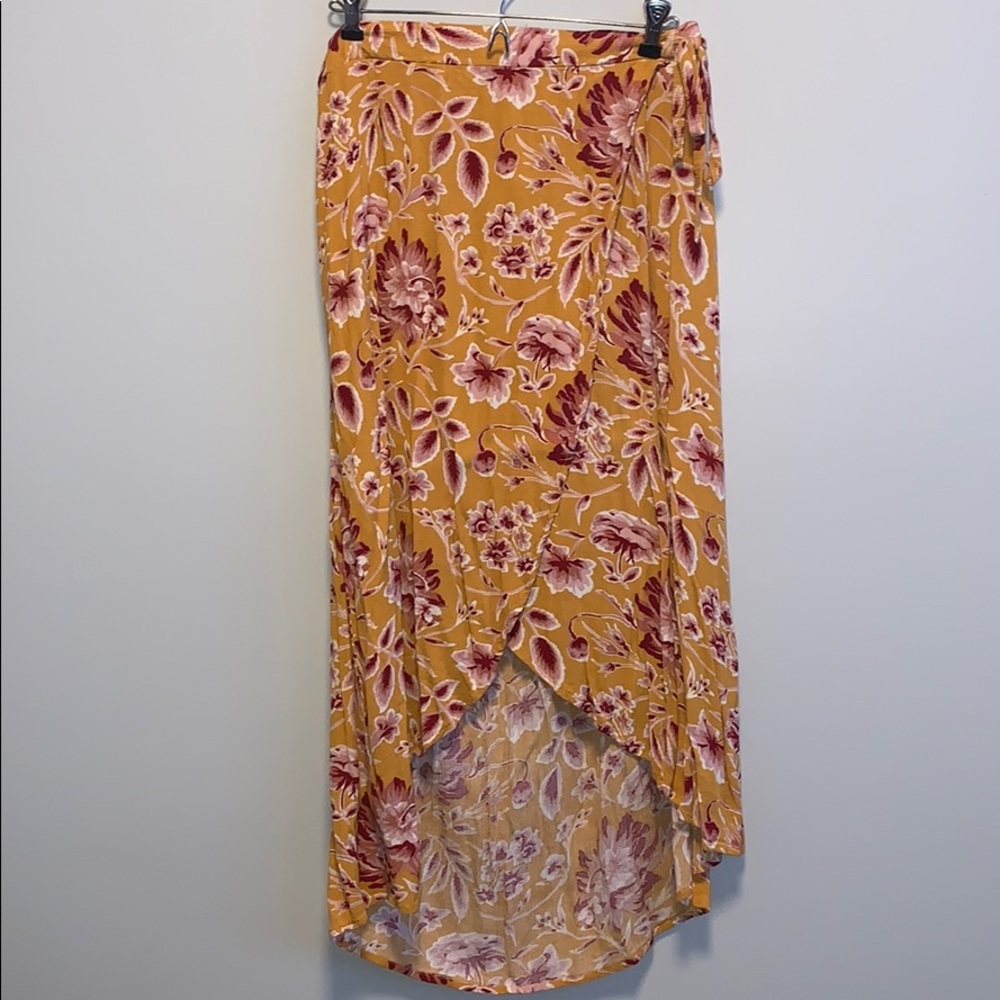 Matching crop top and skirt duo, worn twice